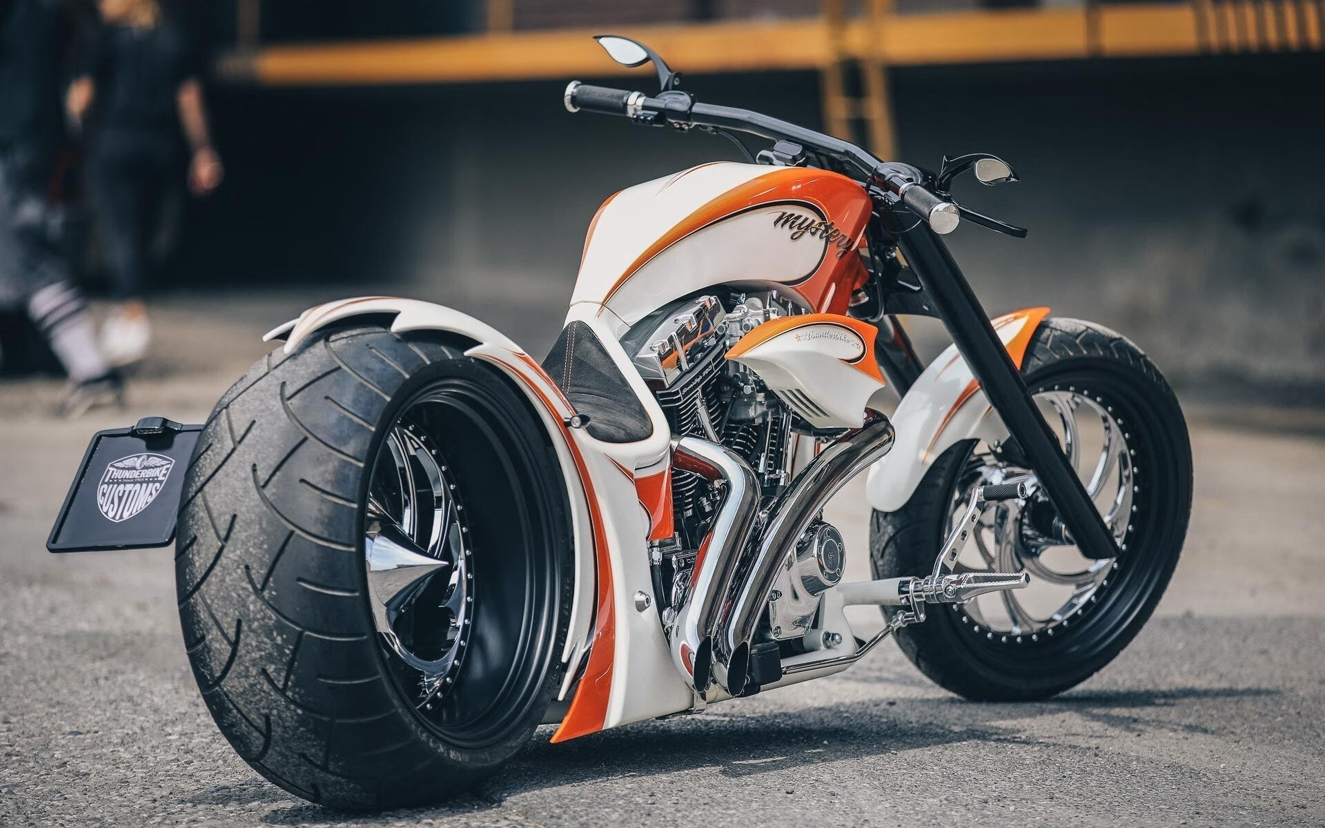 爱游戏APP-“高新体育中心羽毛球赛:选手精准击球,精彩纷呈”