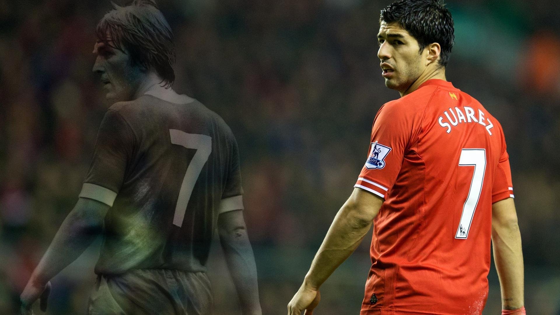 现场氛围：球迷互动带来的火热气氛，足球球迷现场